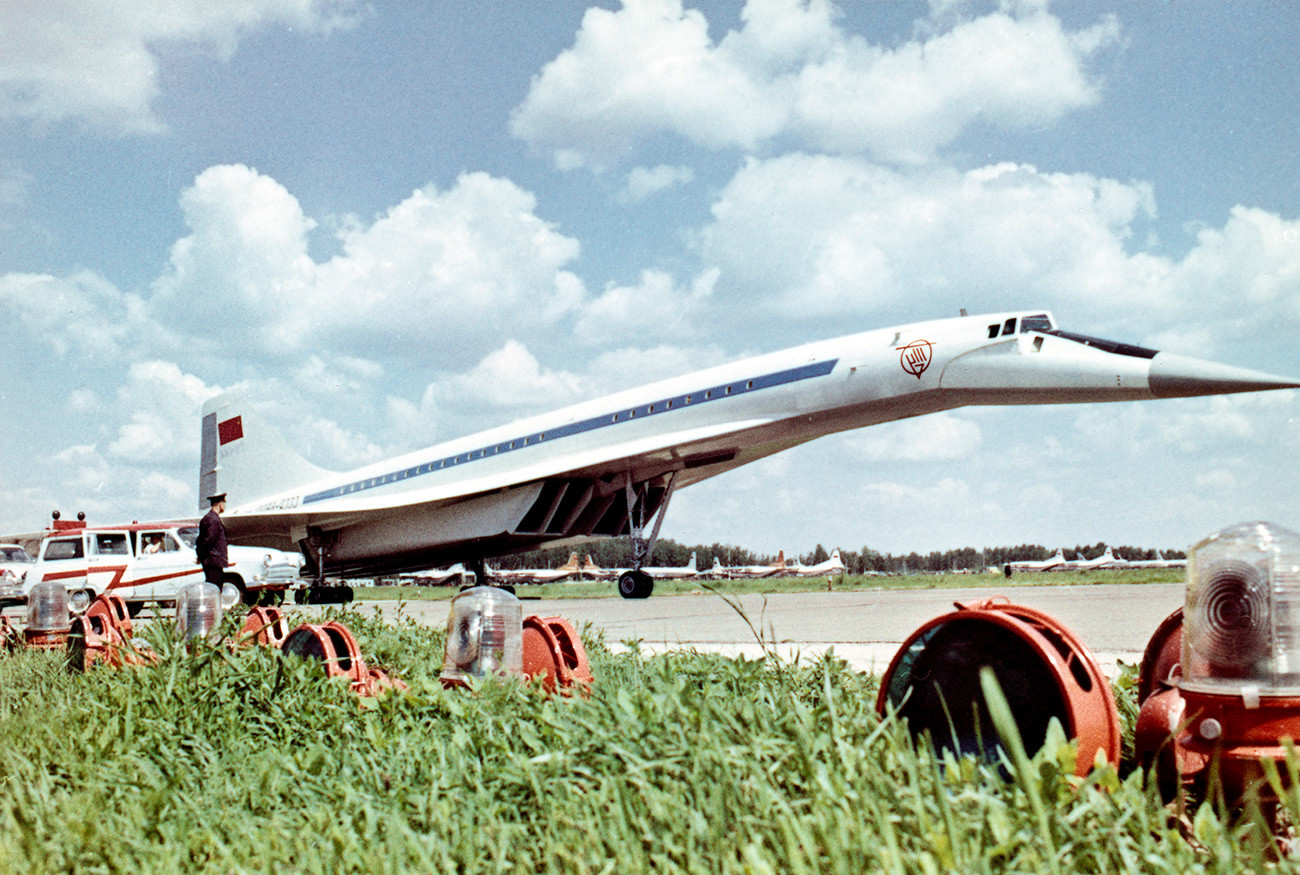 Die Tu-144