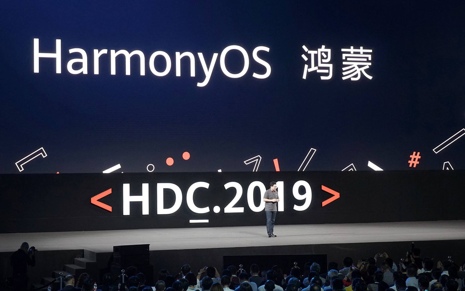 Kepala Kelompok Bisnis Konsumen Huawei Richard Yu mengungkapkan sistem operasi Harmony OS baru perusahaan pada Konferensi Pengembang Huawei di Dongguan, provinsi Guangdong, Cina 9 Agustus 2019.