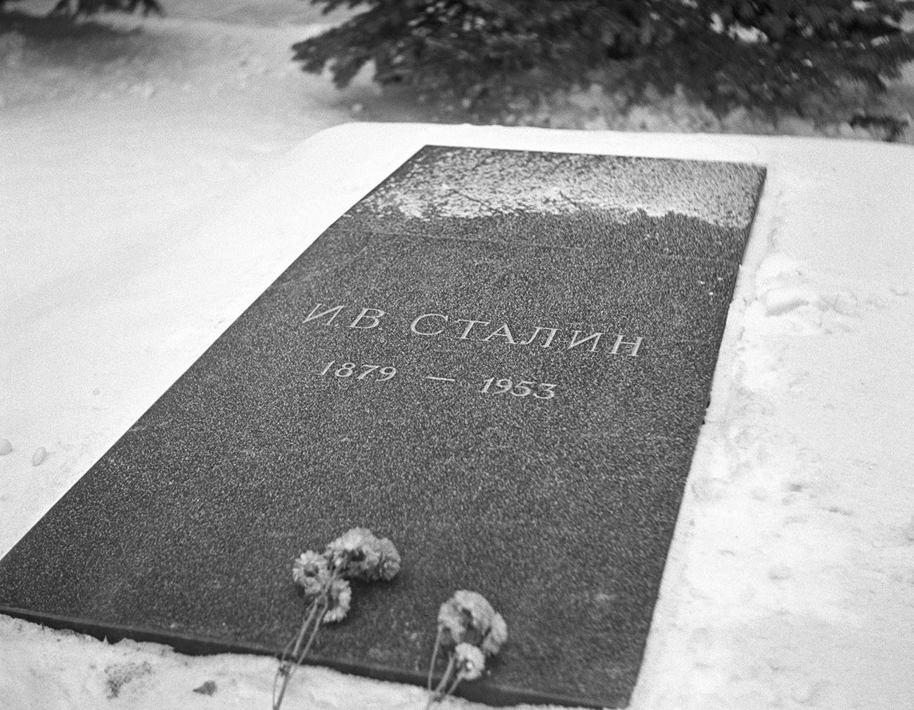 Плоча на Стаљиновом гробу