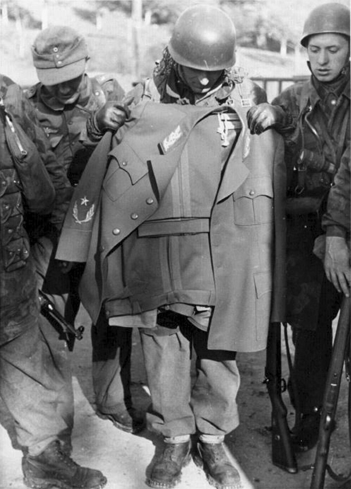 Desant na Drvar, Nemci s Titovo uniformo

