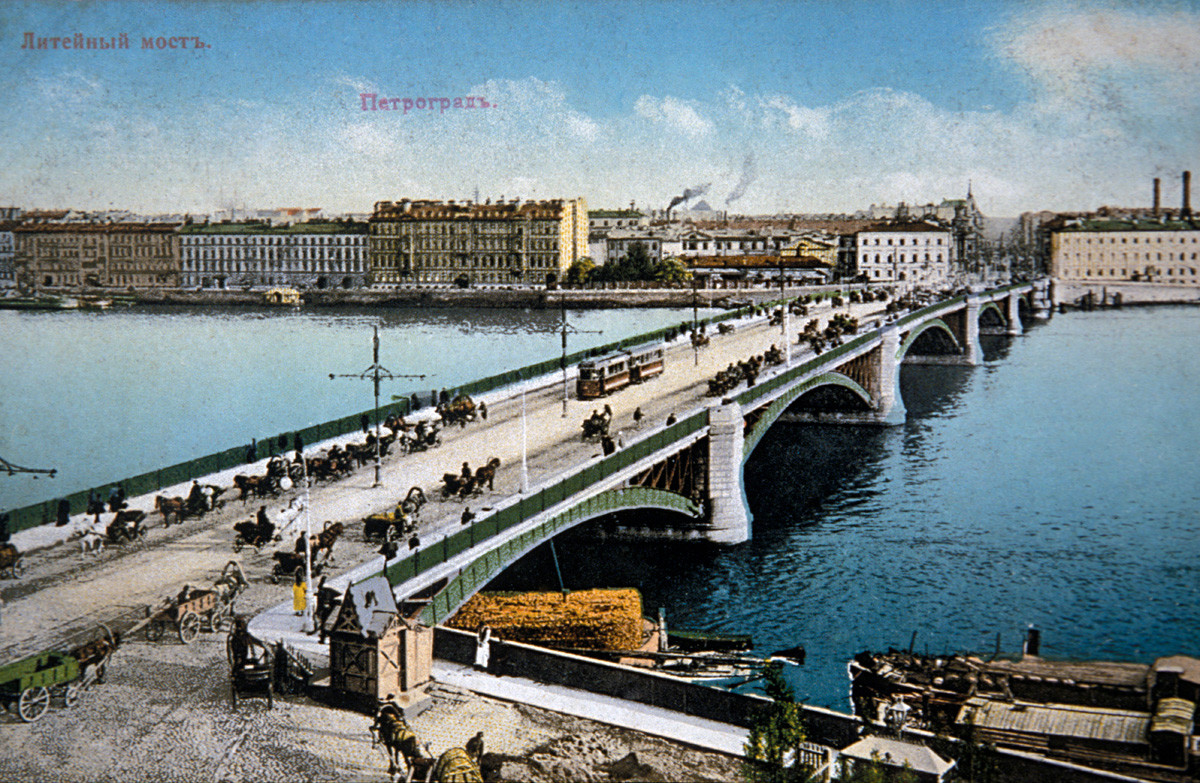Die Litejny-Brücke