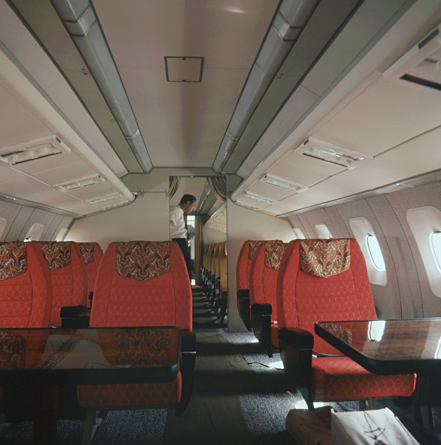 Салон сверхзвукового пассажирского самолета Ту-144, 1973.