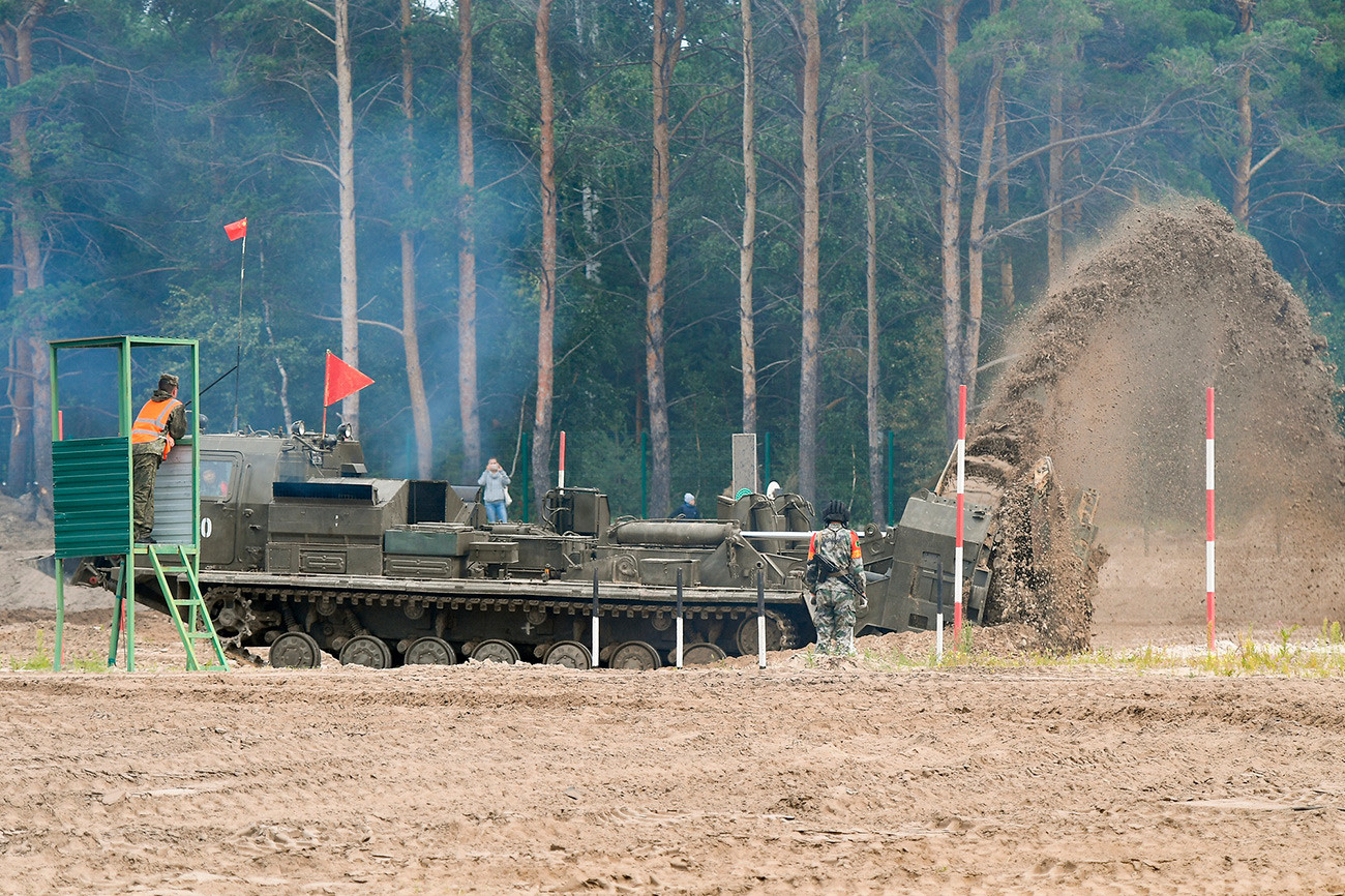 How to take a tank over a 500 meter wide river (PHOTOS) - Russia Beyond