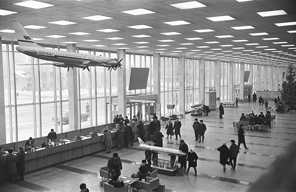 Moscow, 1966. The terminal interior view.