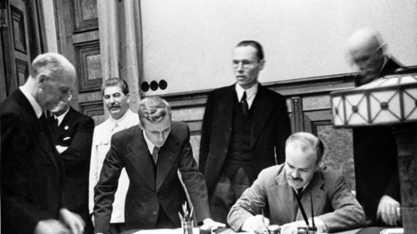 Podpisovanje pakta Molotov-Ribbentrop, 23. avgusta 1939 v Moskvi