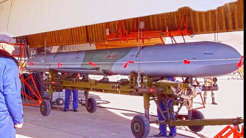 Крстарећа "стелтна" ракета Х-101 приликом опремања стратегијског бомбардера Ту-160