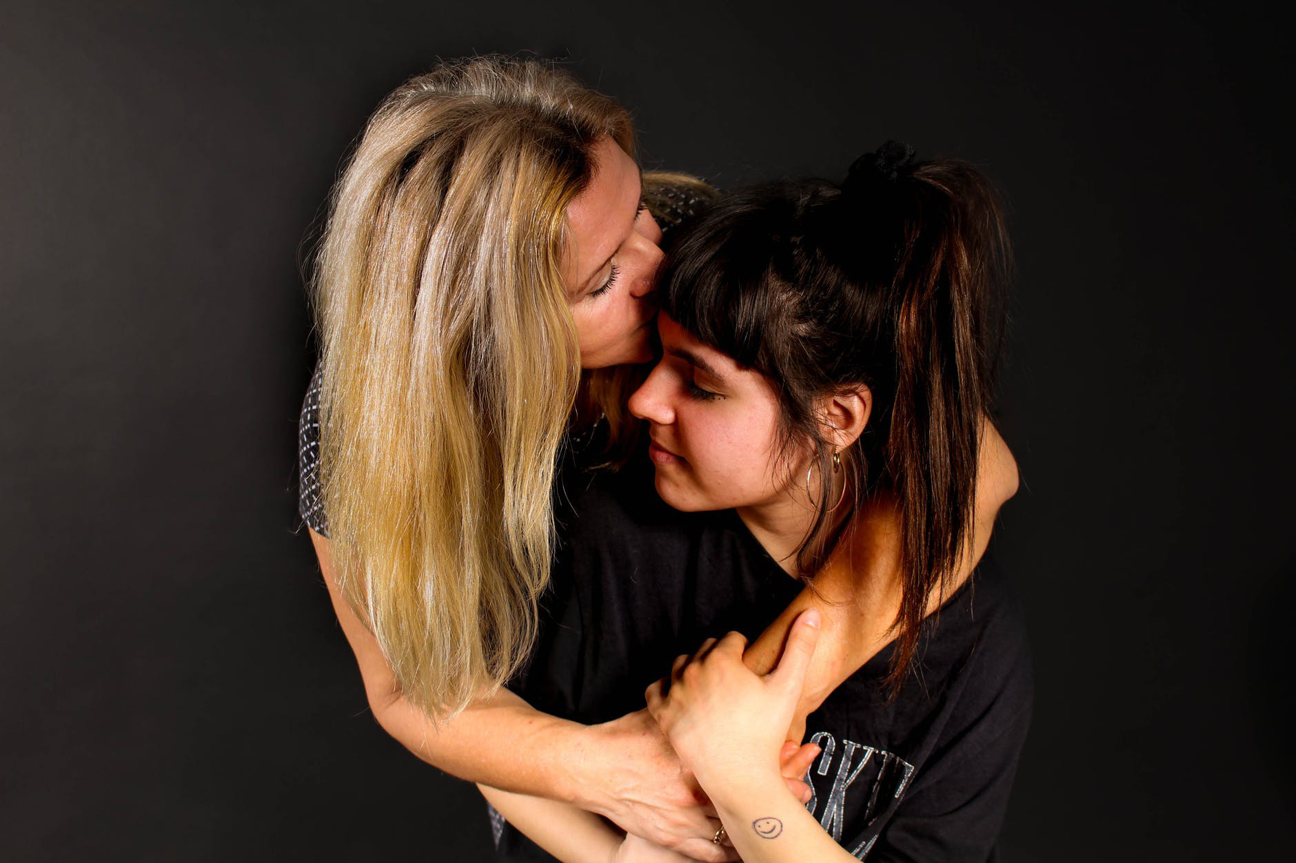 Strangers Cuddle I went to a cuddle party with strangers. It was emotional... - Russia ...