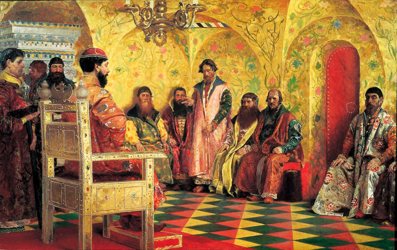Car Mihail Fjodorovič sjedi s boljarima u carskim odajama.

