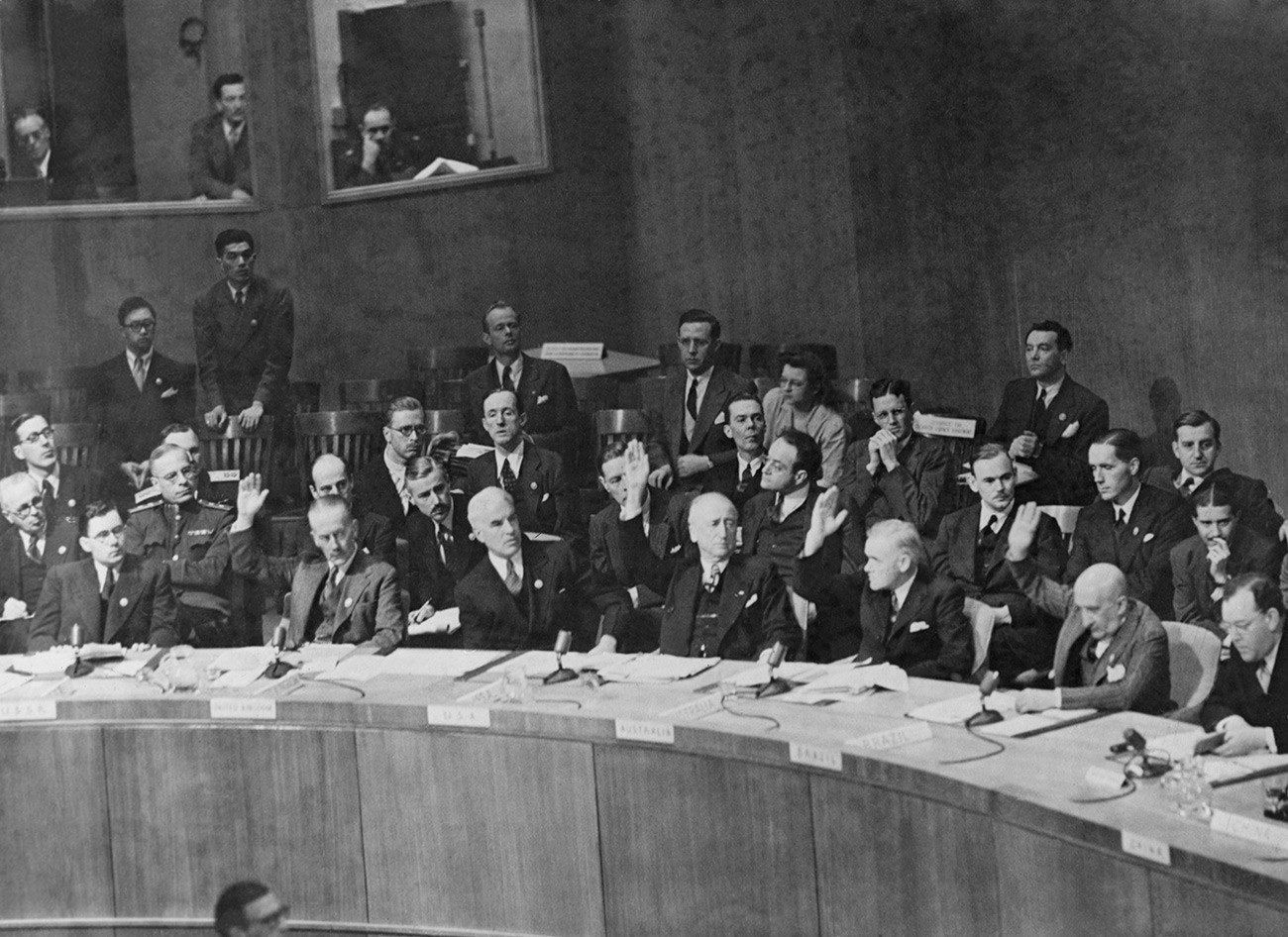The United Nations Security Council votes in favor of further discussion over the dispute between Iran and the Soviet Union over Azerbaijan.