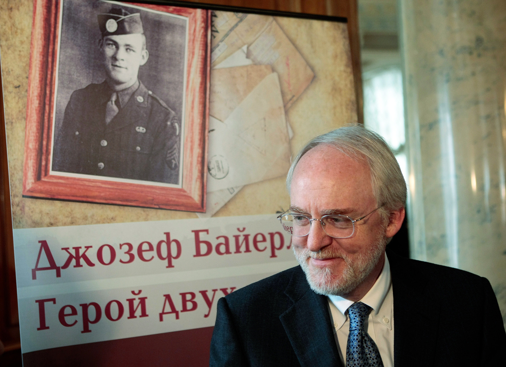Joe Beyrles Sohn John war US-Botschafter in Russland von 2008 bis 2012.