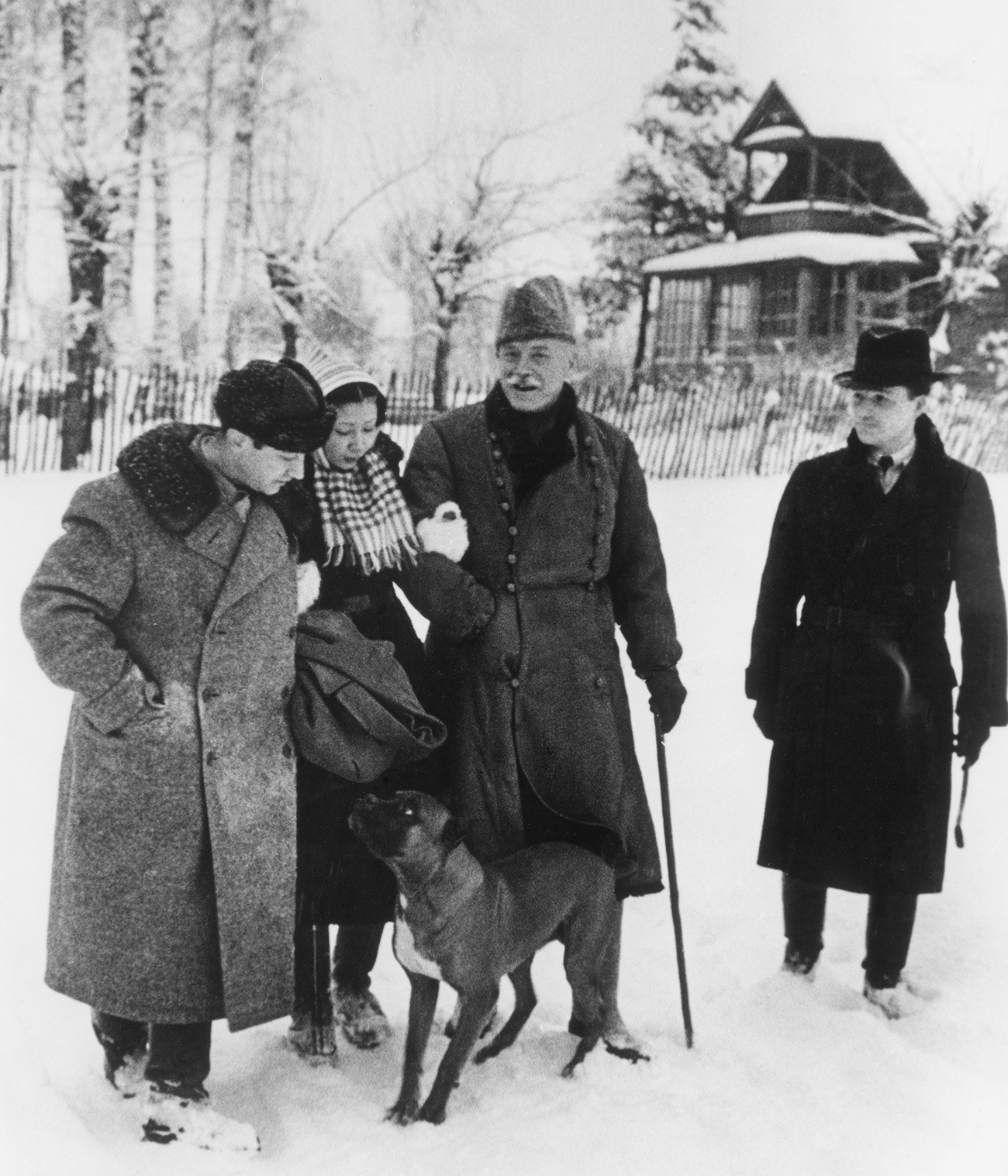 Вернер фон дер Шуленбург (у средини) у Москви.  