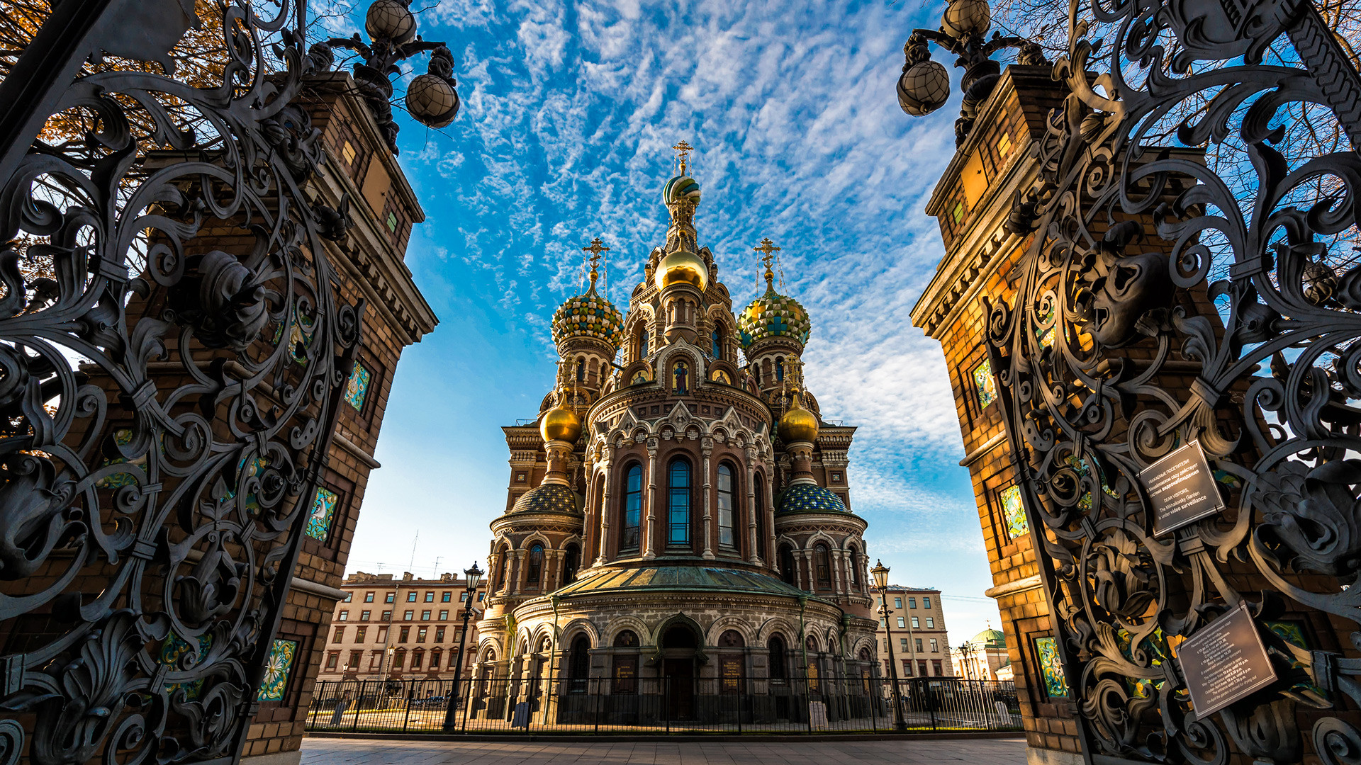 Gereja Penyelamat Kami Menumpahkan Darah, salah satu simbol Sankt Peterburg.