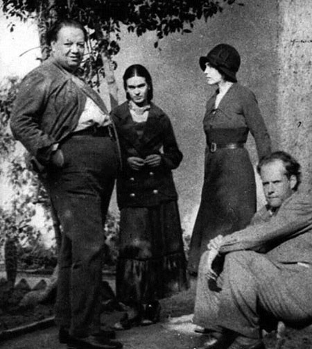 Sergei Eisenstein bersama Diego Rivera and Frida Kahlo.
