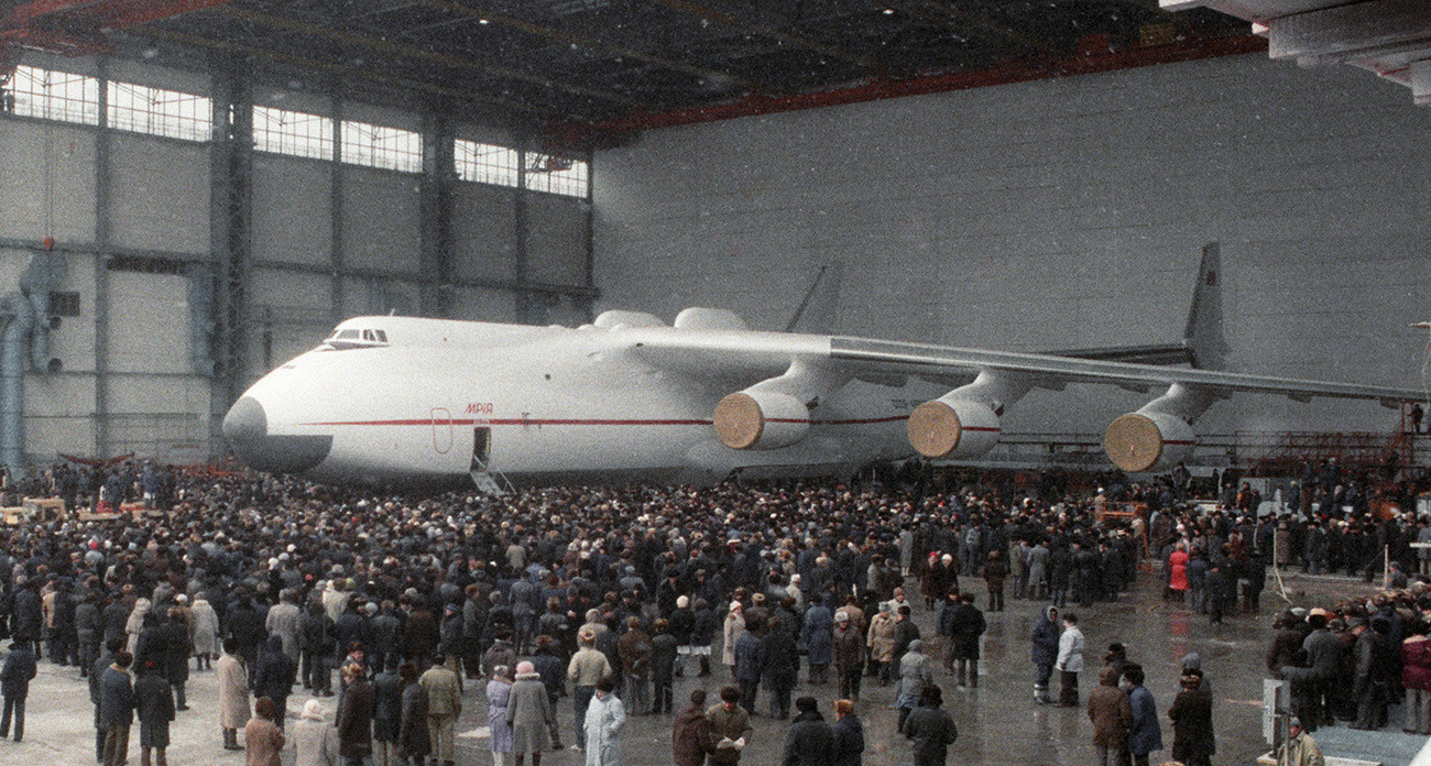 Predstavitev novega supertežkega transportnega letala An-225 Mrija na aerodromu