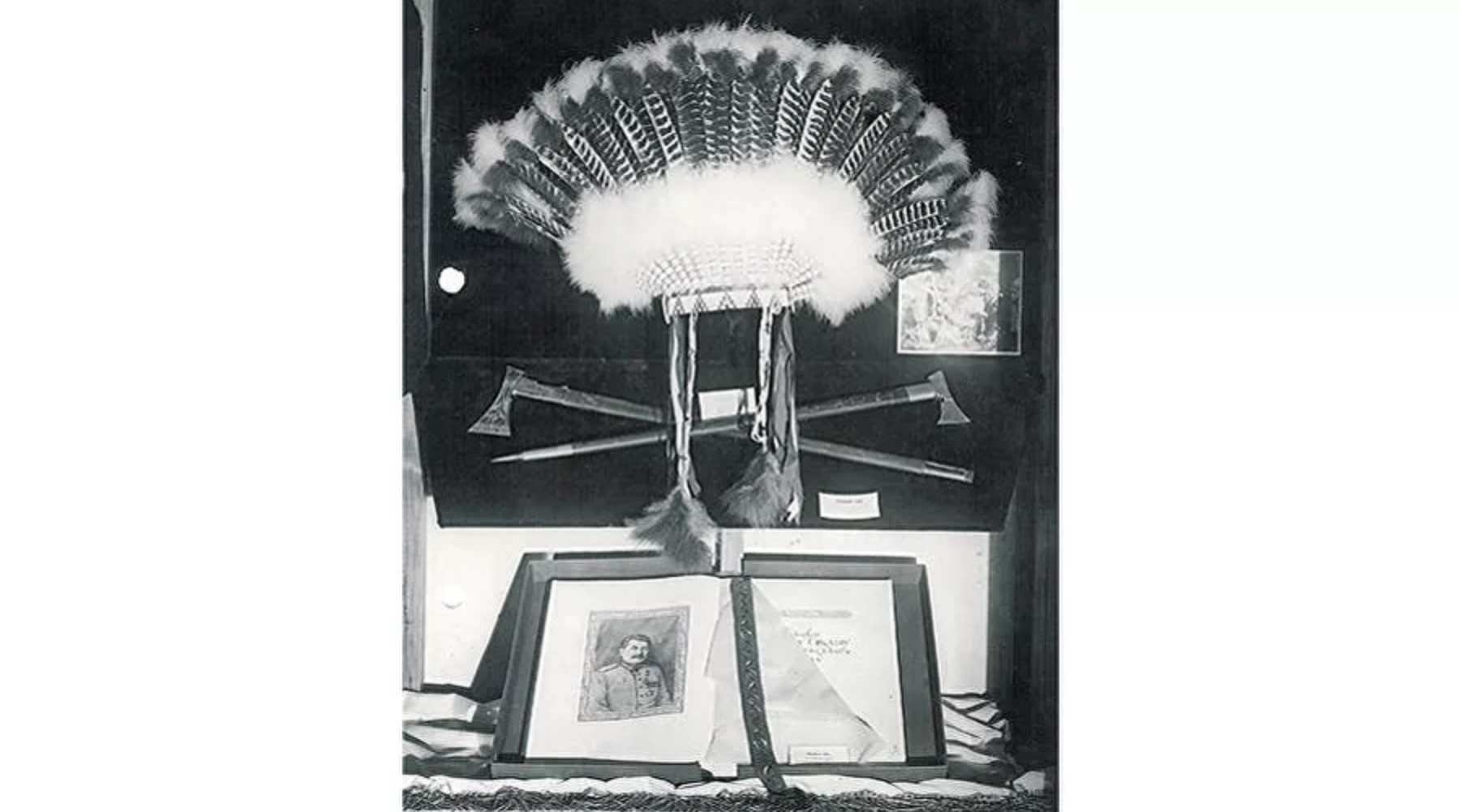 Национални индијански украс за главу на изложби поклона Стаљину