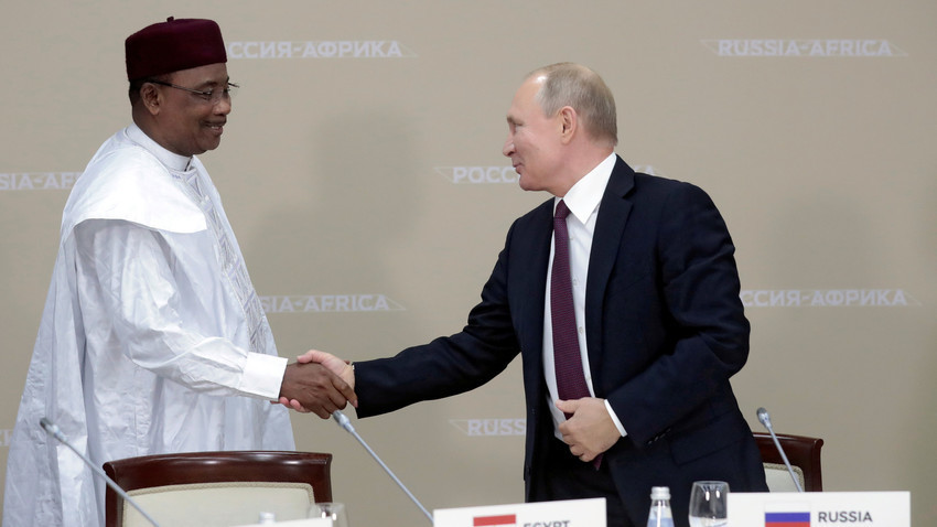 Ruski predsjednik Vladimir Putin i predsjednik Nigera Mahamadou Issoufou
