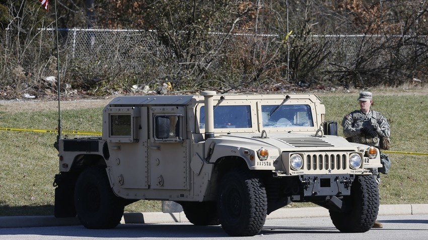 Američki Humvee, višenamjensko vojno vozilo.
