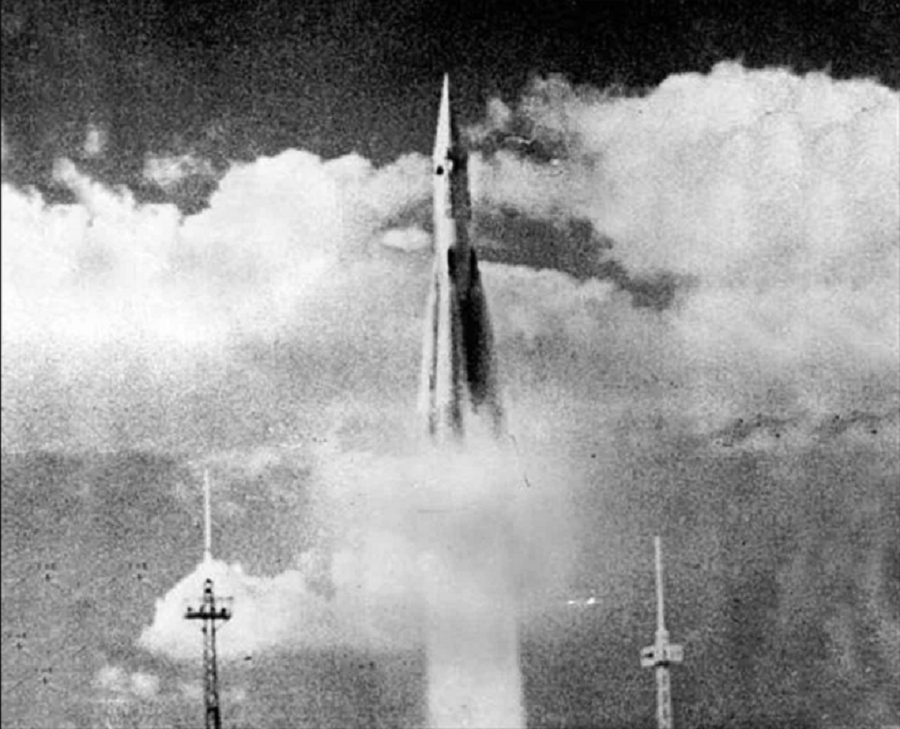 Прво лансирање ракете Р-7