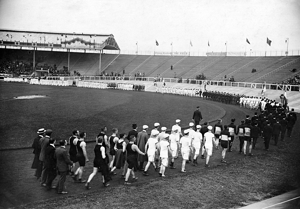 Mimohod reprezentanc na otvoritveni slovesnosti olimpijskih iger 1908 v Londonu, White City Stadium, 27. april 1908