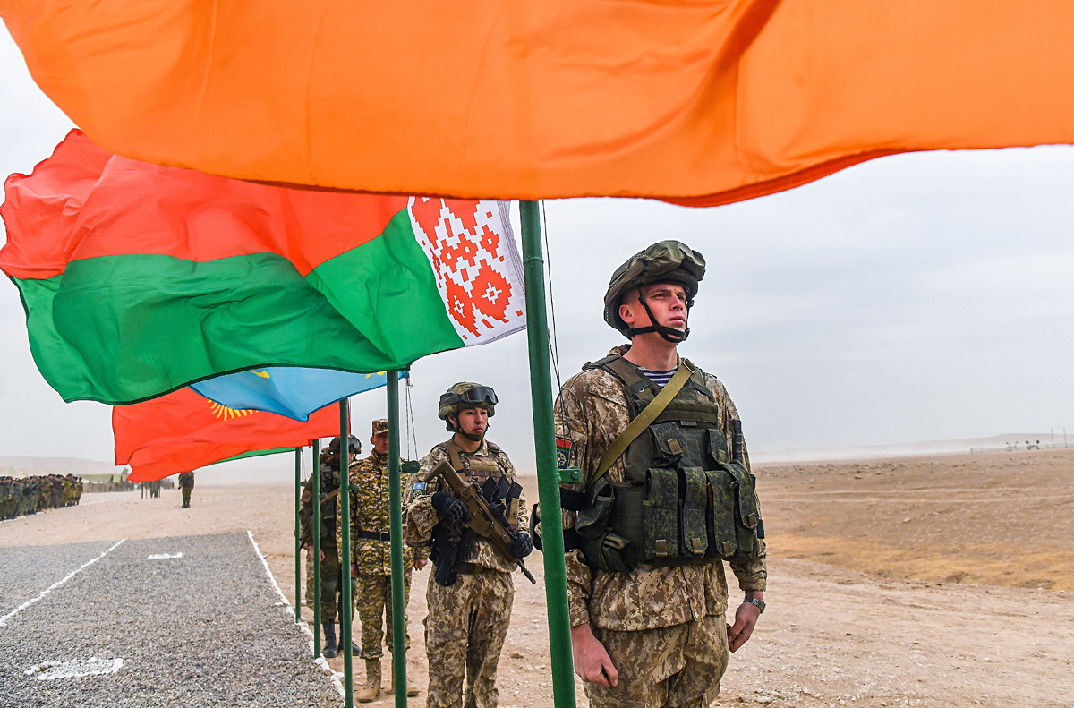 Service persons during the opening ceremony at the Khairmaidon base of the joint anti-terror drill of the collective rapid response force of the Collective Security Treaty Organization member-states, Tajikistan. 