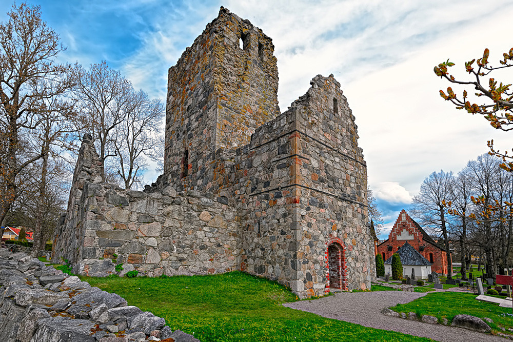 Sisa-sisa Gereja St. Olof di dalam Benteng Sigtuna.