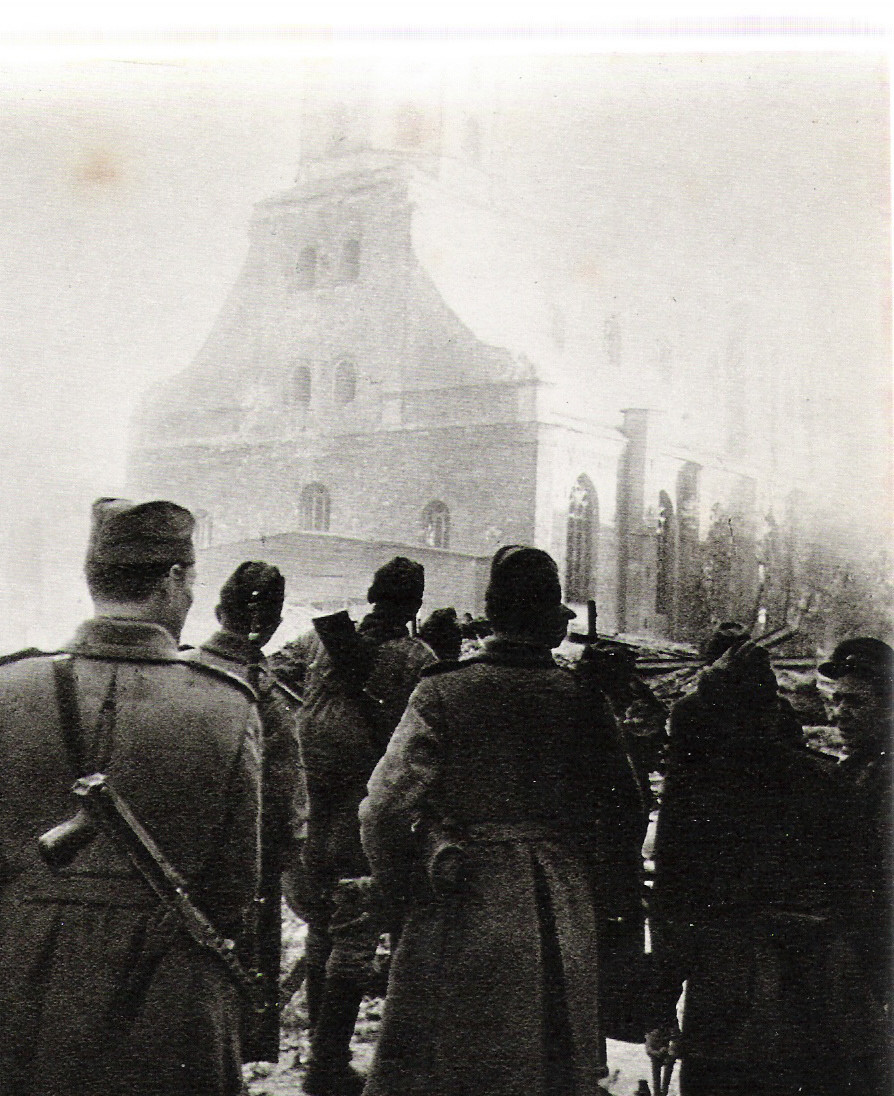 Советски војници во Рига. Октомври 1944 година

