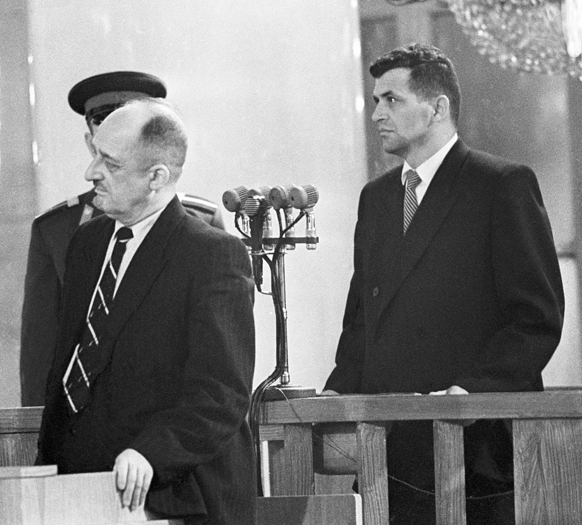  American pilot Francis Gary Powers (R) hears out the verdict of the Military Board of the USSR Supreme Court on August 19, 1960 during an open session in the Pillar Hall of the House of the Unions.