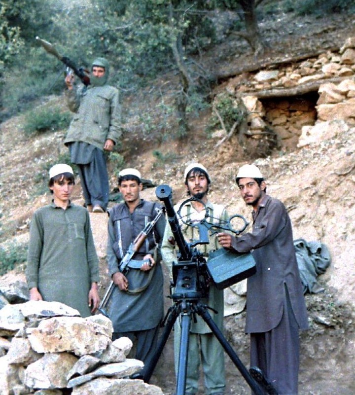 Mudžahedini v Afganistanu z mitraljezom DŠK, 1987