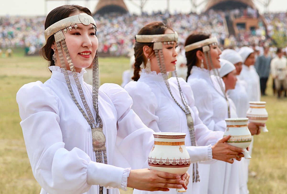 U etnografskom parku Us-Hatin ljudi u nošnjama sudjeluju u proslavama tradicionalnog jakutskog novogodišnjeg festivala Isiah Tujmaadi.