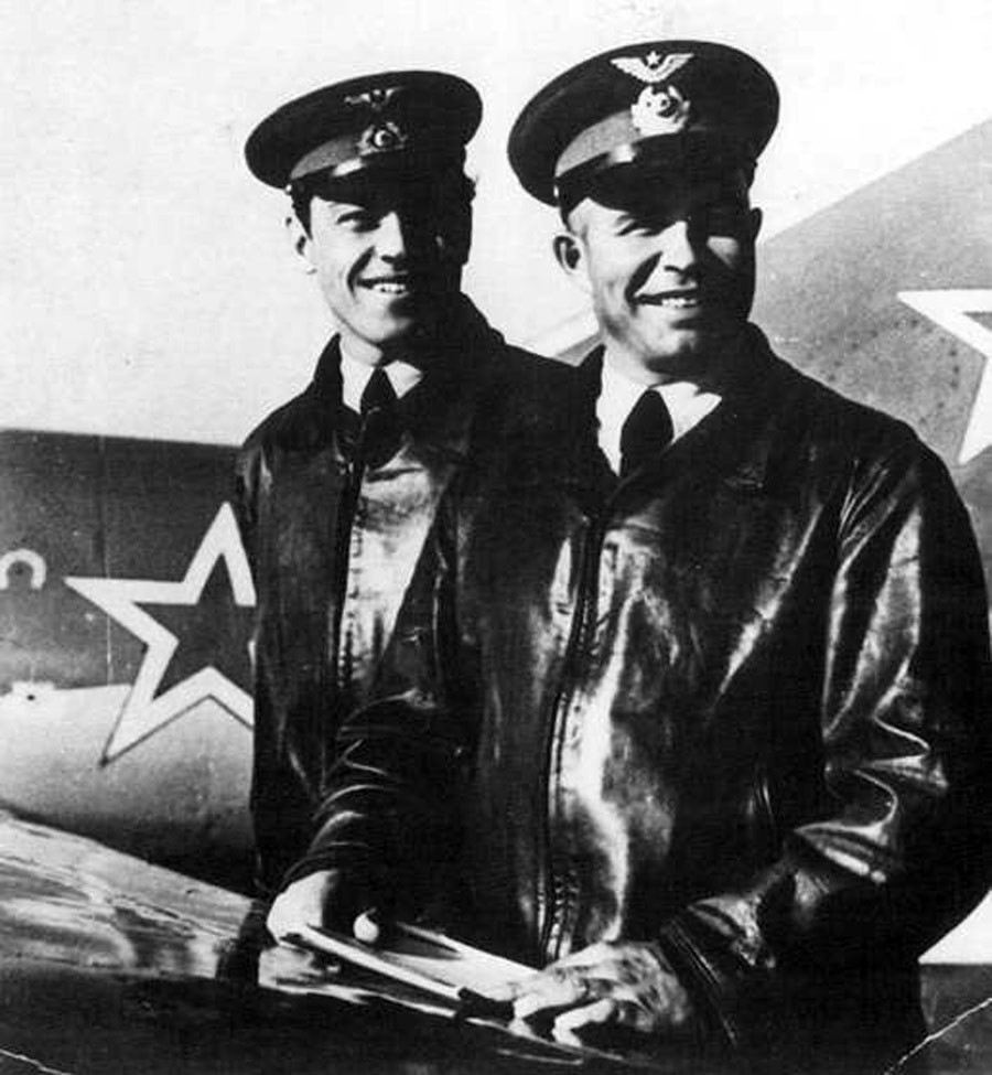 Ases soviéticos Nikolái Sutiaguin y Evgueni Pepeliáiev en Corea.