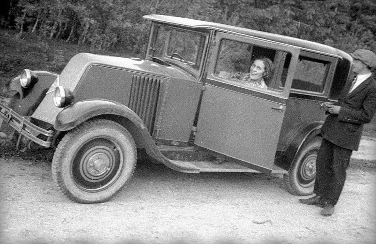 Љиља Брик у аутомобилу. Из серије „Путовање у Лењинград реноом Мајаковског“. 1929.