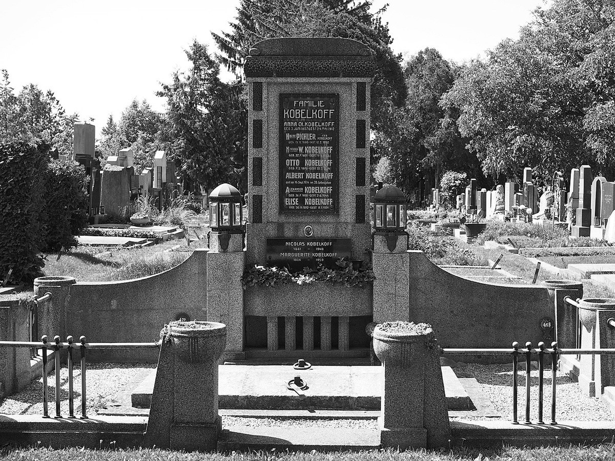 O túmulo da família Kobelkoff, no Cemitério Central de Viena.