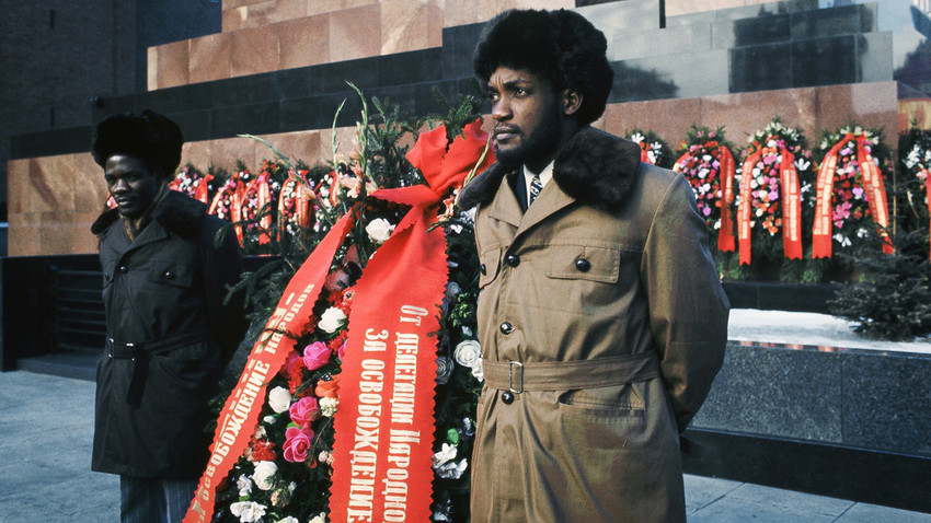 An Angolan delegation laying flowers to the Mausoleum of Lenin in the USSR. 