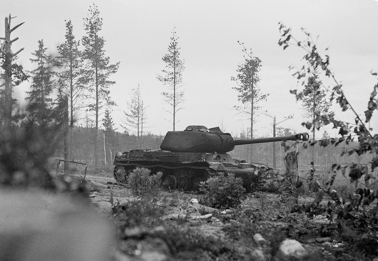 Демобилизиран танк на червената армия ИС-2 