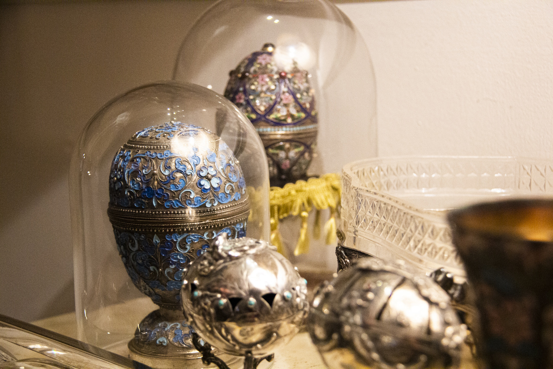 Ovos feitos por um joalheiro do ateliê de Fabergé.