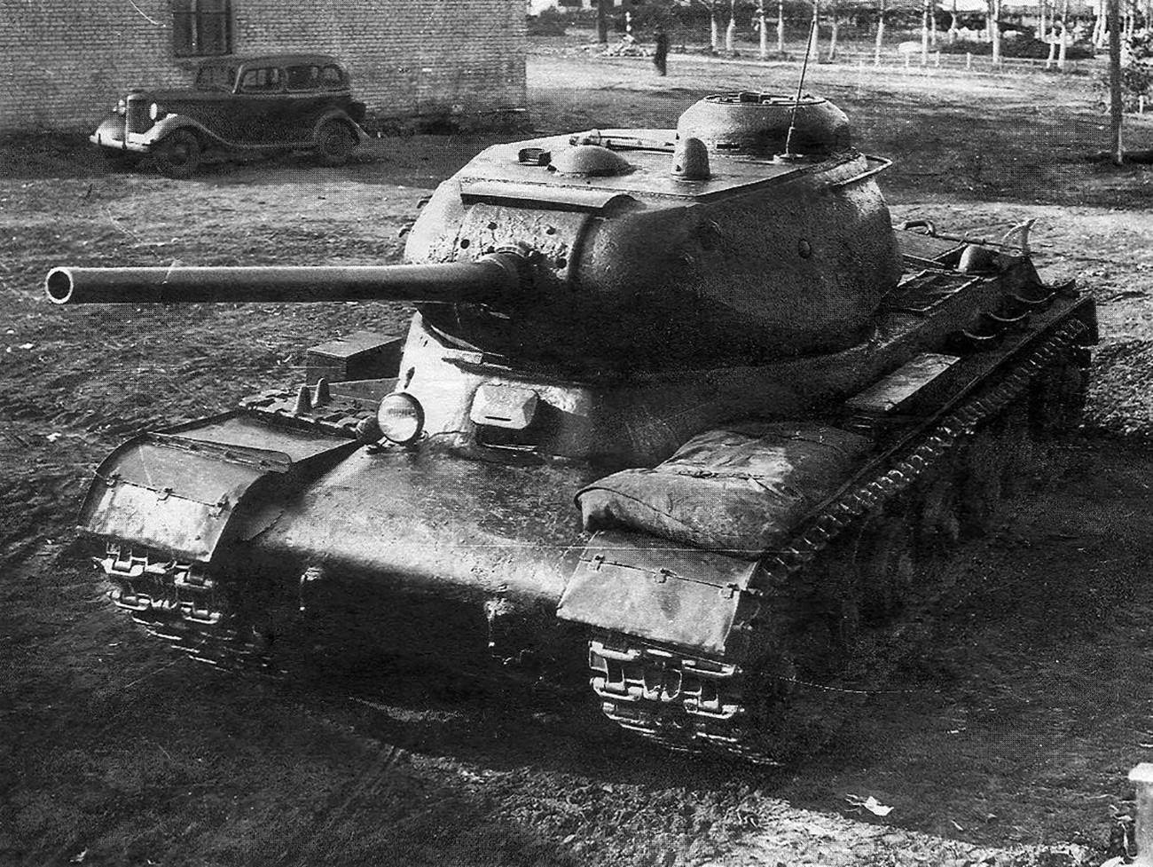 Прототип на советски тежок тенк „Јосиф Сталин 1“ (ИС-1)