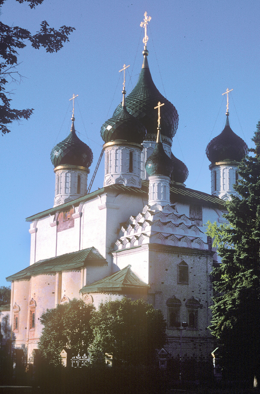 Yaroslavl. Church of Elijah the Prophet. Northeast view with Chapel of Sts. Gurias, Samonas & Abibus of Edessa. July 23, 1997.