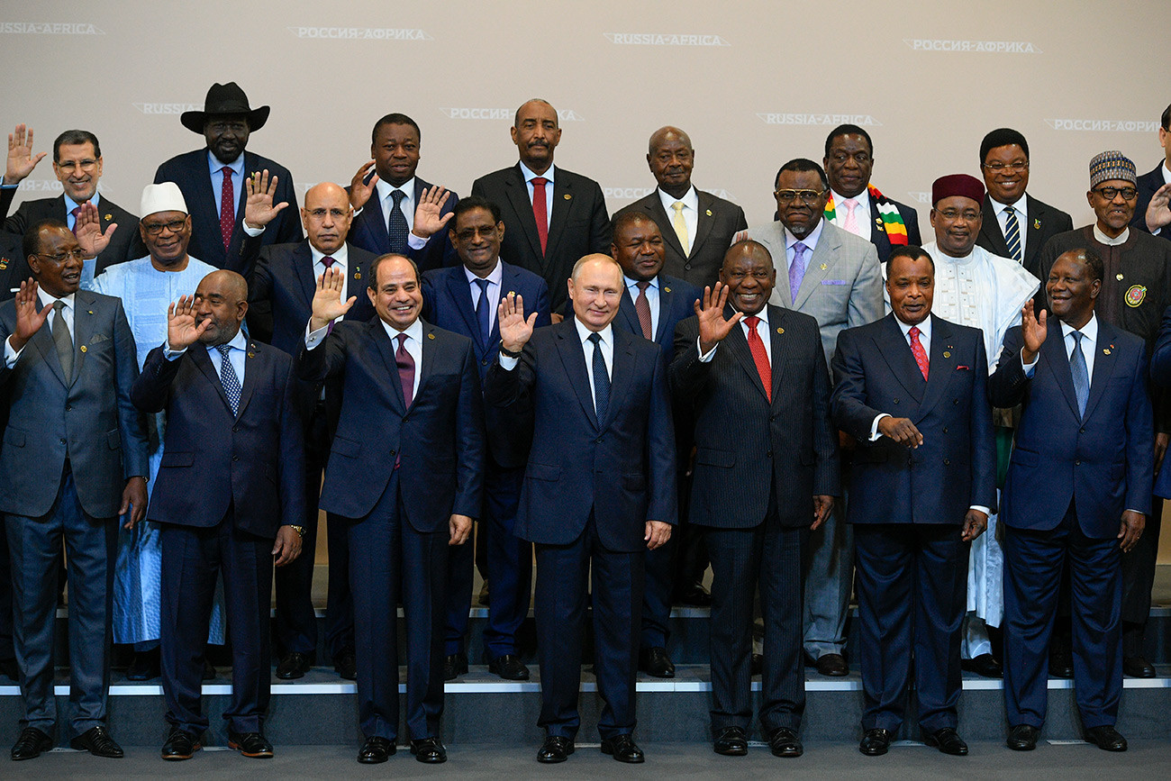 Pútin com participantes da cúpula Rússia-África, em outubro de 2019.