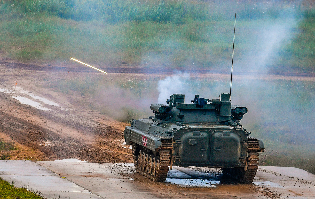 Борбено возило пешадије БМП-2М са борбеним модулом „Бережок“ на демонстрацији механичких и борбених могућности на полигону Алабино у оквиру Међународног војнотехничког форума „Армија 2019“. 