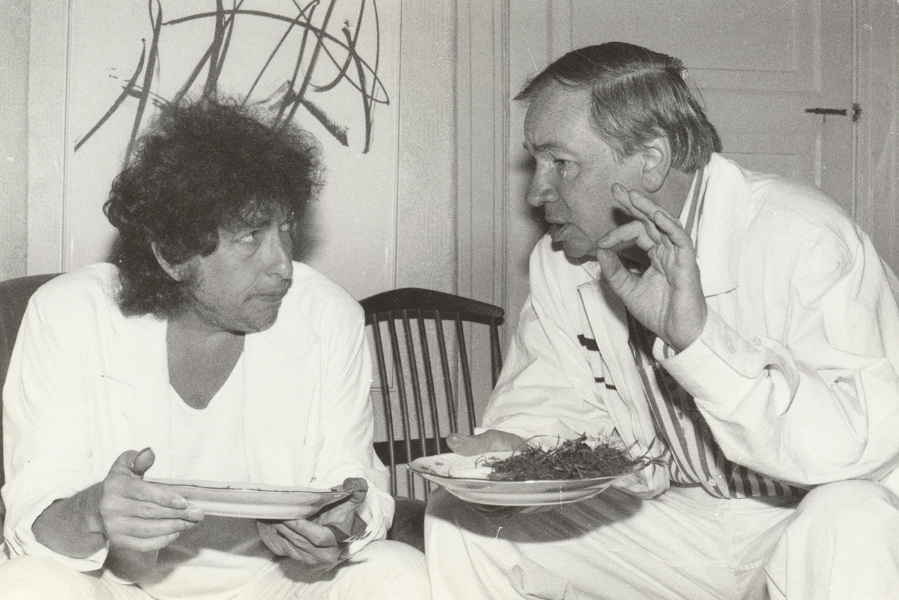Боб Дилан и Андрей Вознесенский в Переделкино, 1985