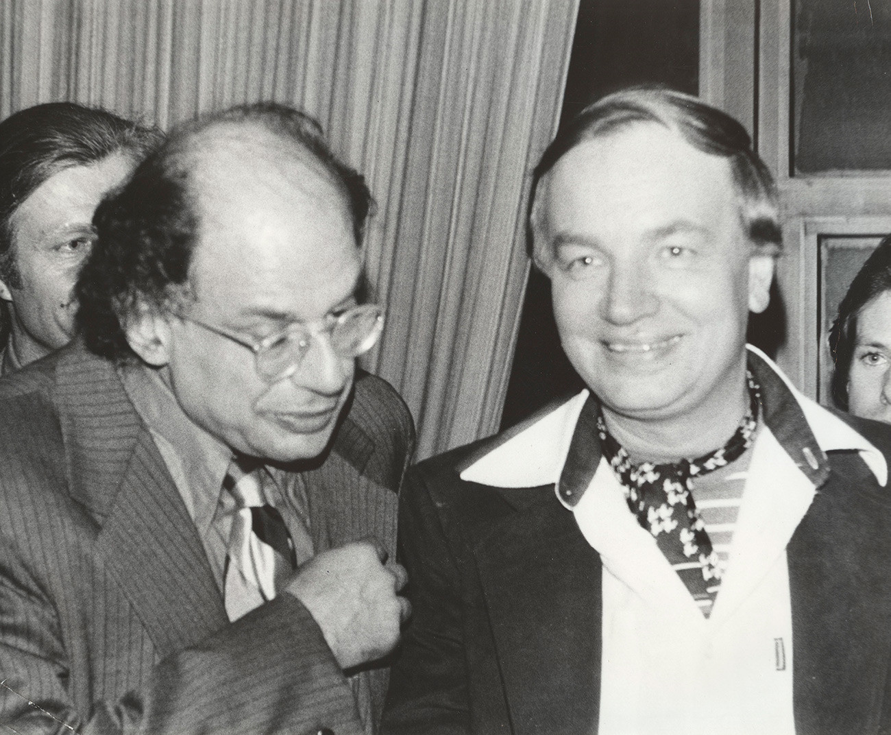 Allen Ginsberg and Andréi Voznesenki.
