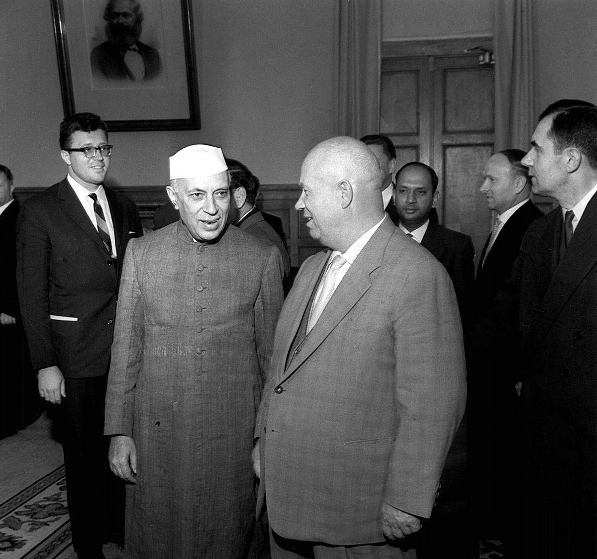 Nikita Jrushchov y Jawaharlal Nehru en Moscú, 1962.