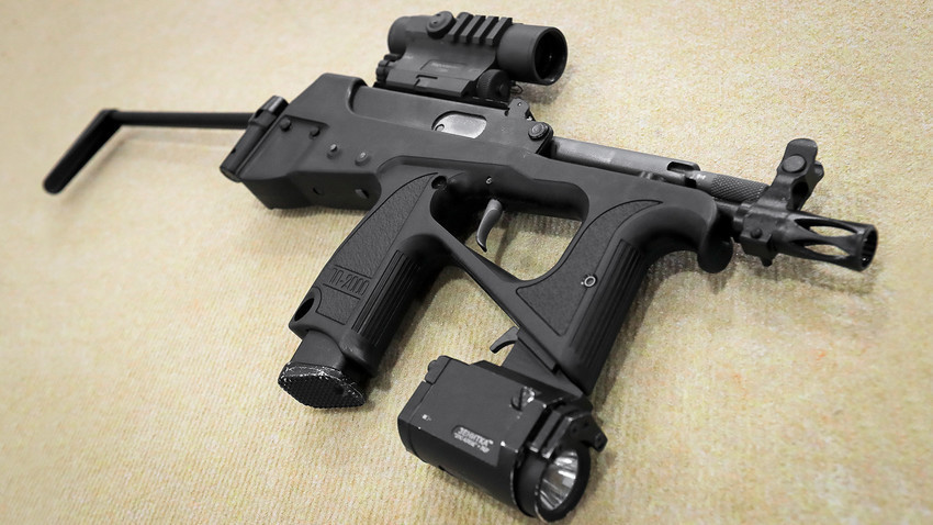 Пиштол-митралез ПП-2000 со калибар од 9 милиметри на Меѓународниот военотехнички форум „Армија 2019“ во конгресно-изложбениот центар „Патриот“