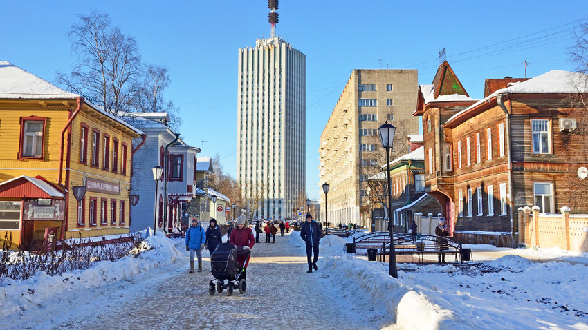 Chumbarova-Luchinskogo Street, the main location for historic wooden structures in Arkhangelsk, intersecting with Brezhnev-era buildings
