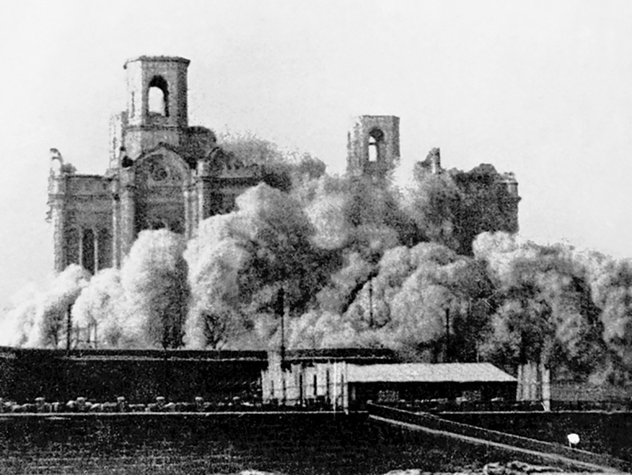 爆破される救世主ハリストス大聖堂、1931年、モスクワ