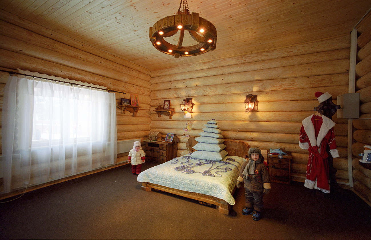 Спальня Деда Мороза в его московской резиденции.
