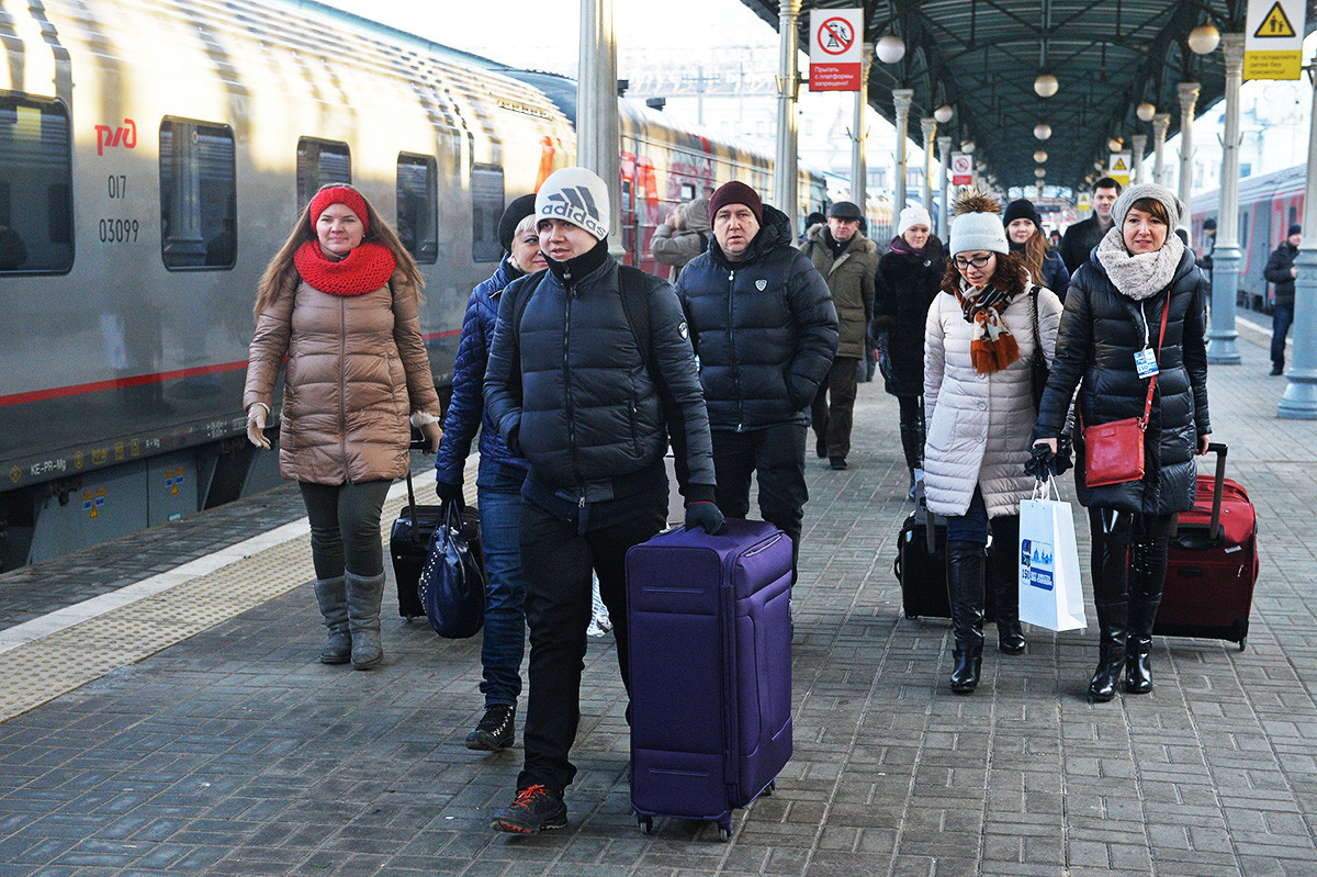 Putnici na peronu Bjeloruskog kolodvora u Moskvi
