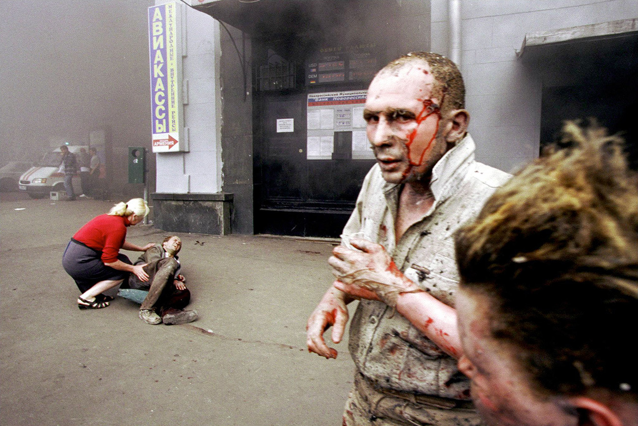 プーシキンスカヤ駅の爆発後の様子