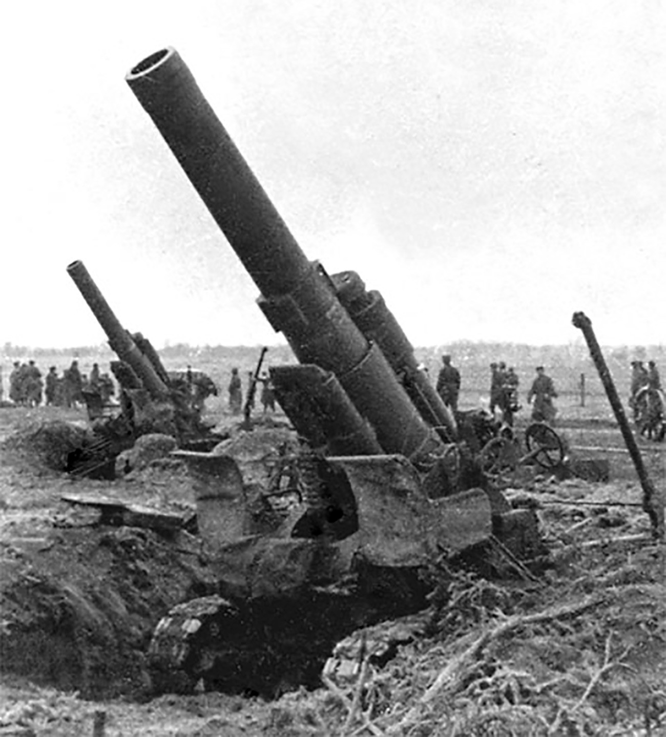 Батерија совјетских тешких хаубица м1931 калибра 203 мм на Трећем белоруском фронту, лето 1944.