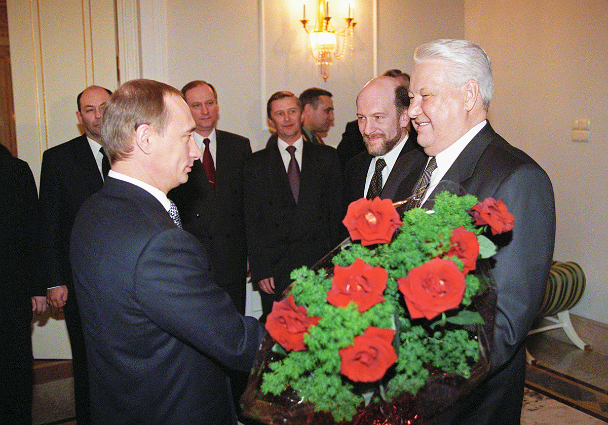 Борис Јељцин и Владимир Путин после званичне церемоније примопредаје власти 1999. године.